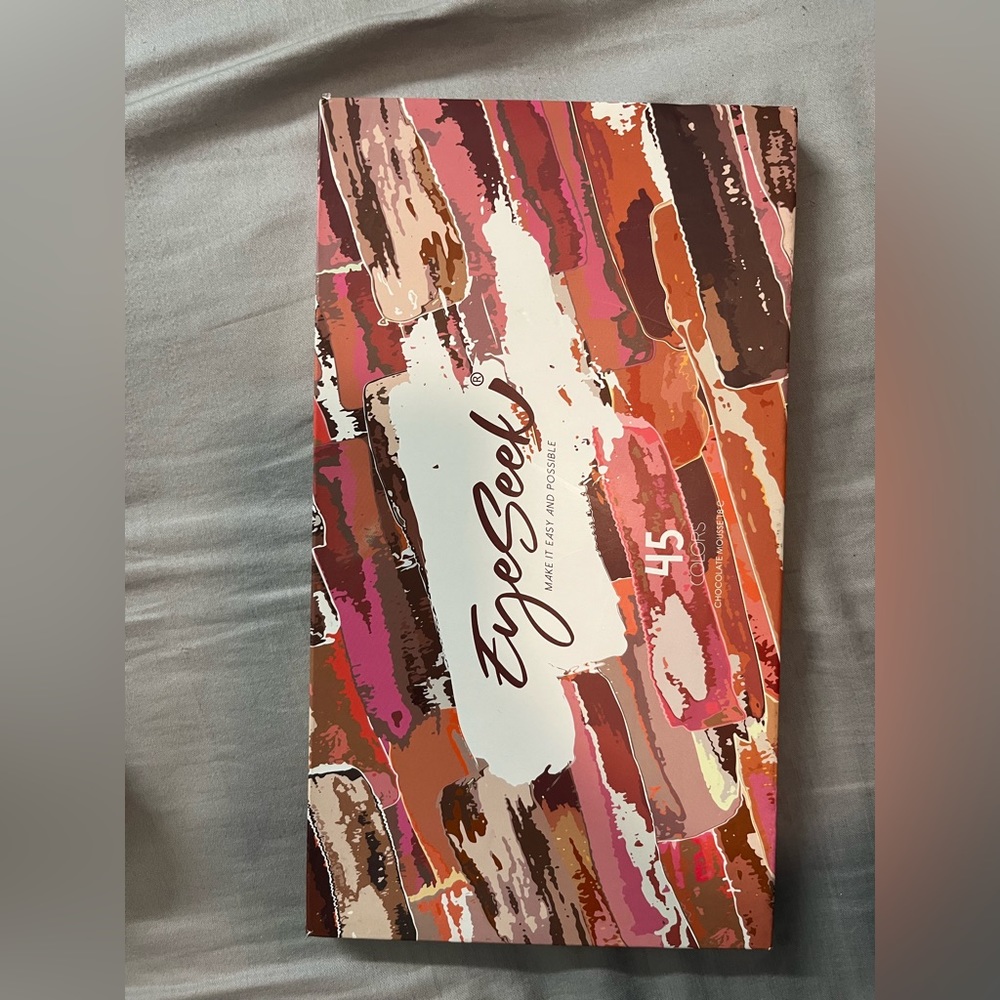 EyeSeek Eyeshadow Palette